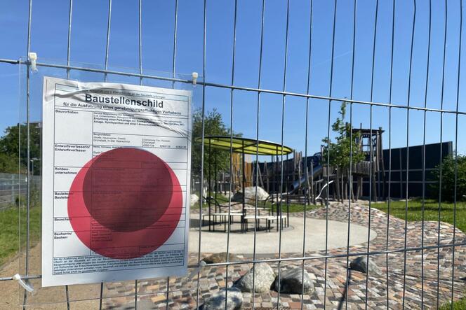 Könnte in ein paar Tagen verschwunden sein: der Bauzaun, der den Zugang zur Nordspitze der Grünstadter Alla-Hopp-Anlage seit 202