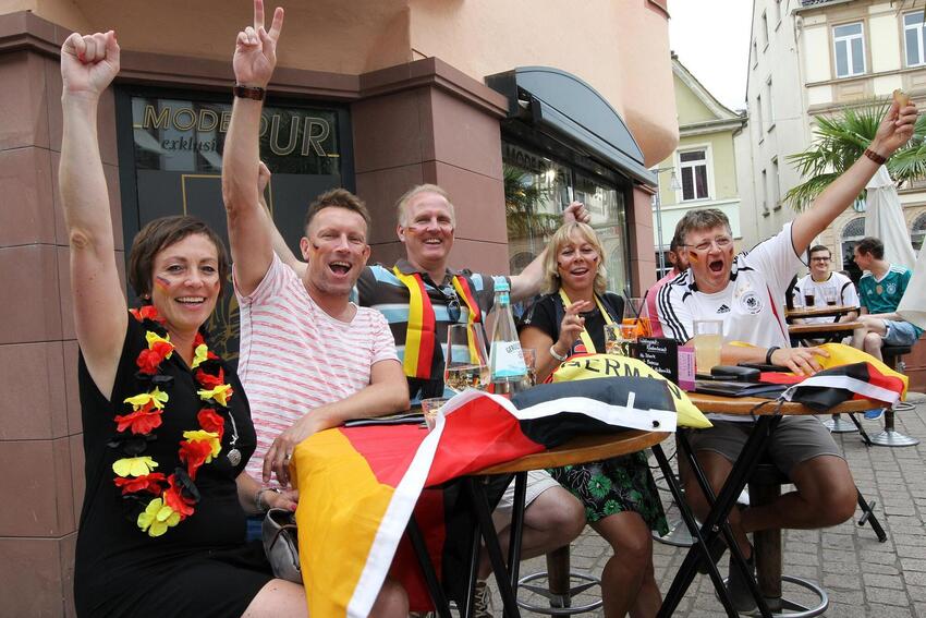 Deutsche Fans im Speyerer Café Maximilian bei der WM 2018.