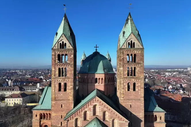 Blick auf die Ostseite des Speyerer Doms: Die Türme der Kathedrale dort werden in den kommenden vier bis sechs Jahren saniert. I