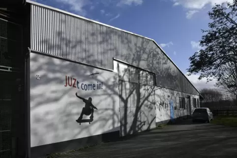Das Jugendzentrum in Bobenheim-Roxheim. Hier hat es am Donnerstagabend gebrannt. 