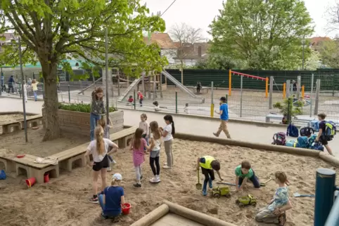 Der Schulhof der Kallstadter Grundschule bietet viele Möglichkeiten zum Spielen. 