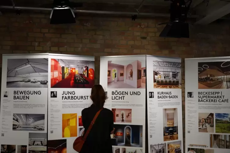 Die Ausstellung präsentiert besonders gelungene Beispiele von Innenarchitektur. 