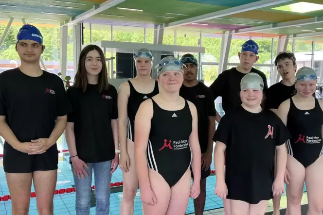 Waren nicht enttäuscht, sondern motiviert: die Teilnehmer der Paul-Moor-Förderschule beim Schwimmwettkampf in Kusel.