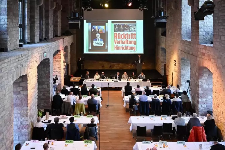 „Rücktritt, Verhaftung, Hinrichtung“: Kristian Buchna zeigte die rohe Sprache in Beiträgen, die im Umfeld von „FreiEinig“ verbre