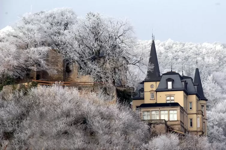 Selbst ein Postkartenmotiv: Gute-Aussichten-Residenz Haardter Schloss. . 