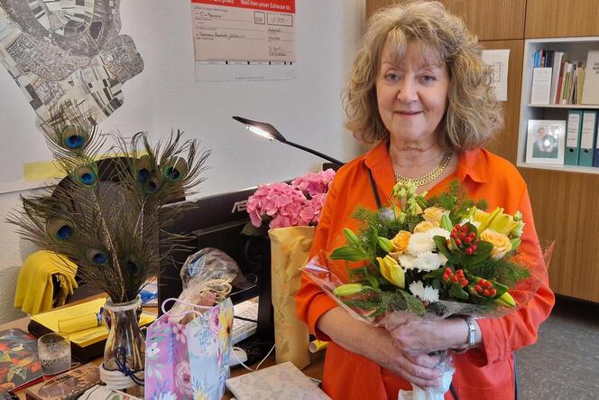 Reichlich Blumen und viele andere Geschenke gab es für Rita-Augustin-Funck.