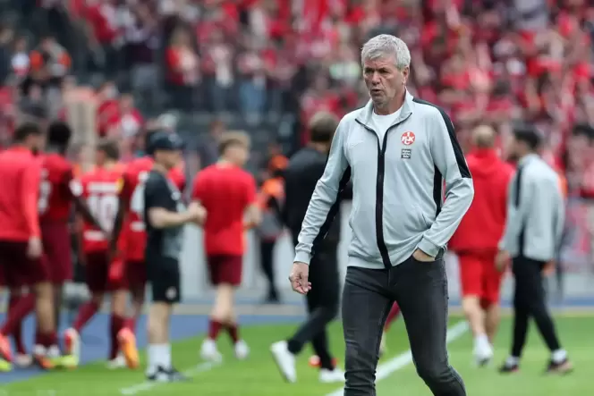 Der scheidende Trainer Friedhelm Funkel schließt nicht aus, zum FCK in einer anderen Funktion zurückzukehren.