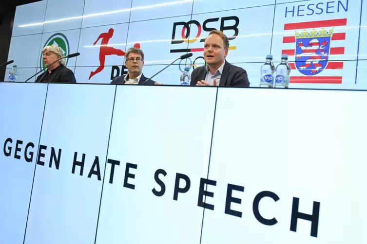 Sport und Justiz gemeinsam gegen Hate Speech: Ronny Zimmermann vom DFB; DOSB-Chef Thomas Weikert und Staatsanwalt Benjamin Kraus