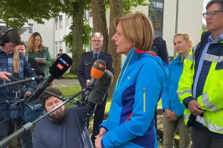 Malu Dreyer in Zweibr&uuml;cken nach Unwetter