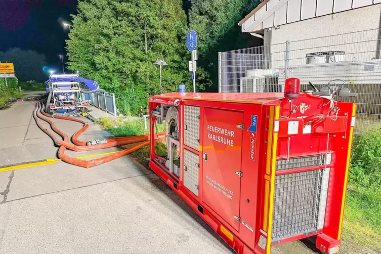 Der Container ist Teil des „Hytrans Fire Systems“ der Feuerwehr Karlsruhe, ein spezielles Wasserförderngssystem für Katastrophen