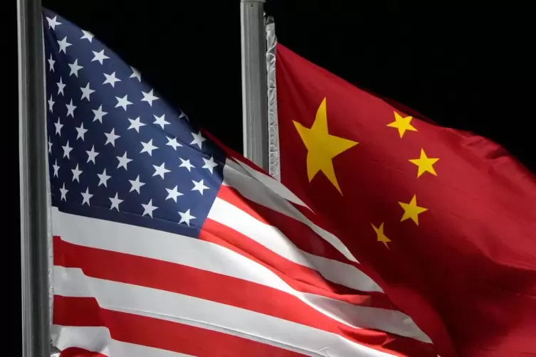 US und chinesische Flagge