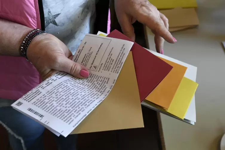 Jede Menge Auswahl bei den Kommunalwahlen 2019: Viele Menschen entscheiden sich für die Stimmabgabe per Briefwahl. 