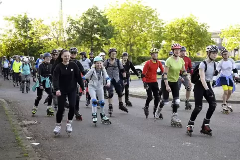 Rund 150 Teilnehmer waren bei der ersten Skatenight am 8. Mai am Start. 