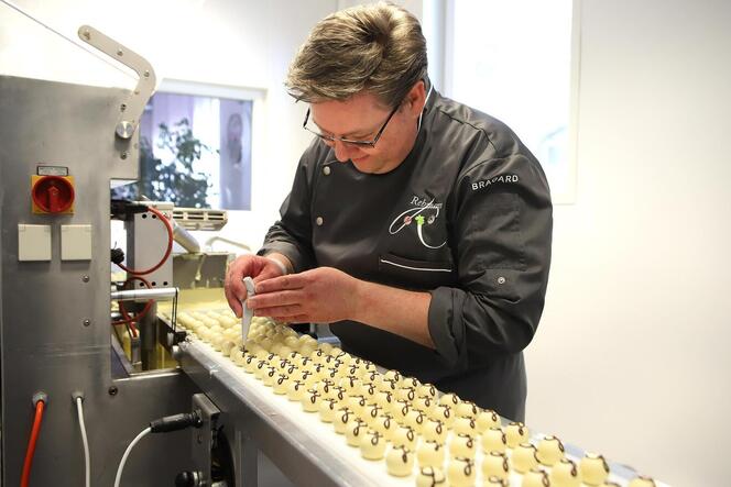 Markus Koppenhöfer schätzt seine Produktion auf gut 100.000 Pralinen pro Jahr.