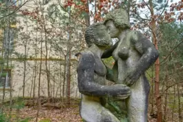 Skulptur im Garten des ehemaligen Goebbels-Landhauses, das auch als „Liebesnest“ des NS-Propagandaministers bekannt war.