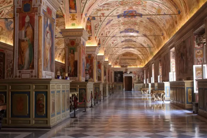 Die Vatikanischen Museen, hier die Archivsäle, sind die größten Museen der Welt.