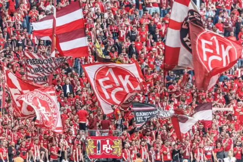 Niemals aufgeben und die Hoffnung nicht verlieren – so wie viele Fußballfans: Diese Einstellung könnte nach Ansicht unserer Auto