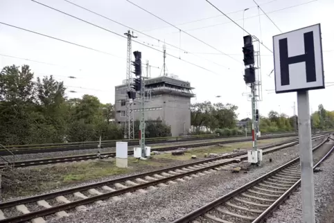 Im Stellwerk Ludwigshafen sind Fahrdienstleiter knapp.