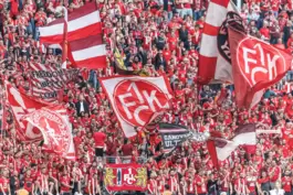 Fahren wieder nach Berlin: FCK-Fans, hier beim Ligaspiel am 11. Mai. 