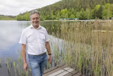 Der Gelterswoog, sein Lieblingsort: Am Hohenecker hält sich Manfred Reeb (FWG) besonders gerne auf – für ihn ist der See das Sin