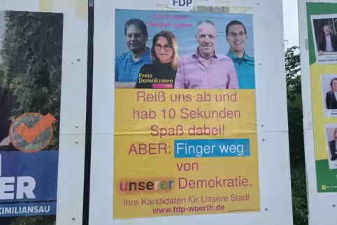 Plakatwand in der Pfortzer Straße von Maximiliansau.