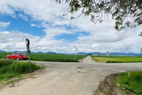 An der Kreisstraße von Insheim nach Offenbach kam es schon einmal zu einem tödlichen Unfall.