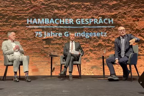 Diskutierten die Notwendigkeit eines „lebendigen Verfassungspatriotismus“ in Deutschland (von links): Innenminister Michael Ebli