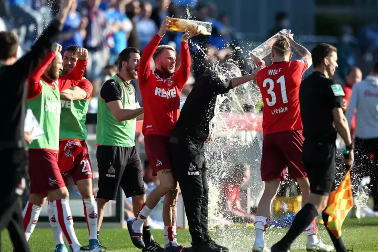 Auch der 1. FC K&ouml;ln &uuml;bertrug Funkel schon das Ziel Klassenerhalt. Das war 2021. 