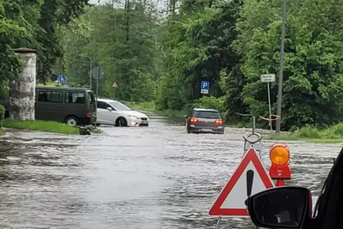 Die Jahnstraße in Kandel war zeitweise überflutet. 