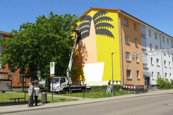 »Palmen am Rhein« heißt das Mural des italienischen Künstlers Augostino Iacurci in der Gartenstadt.