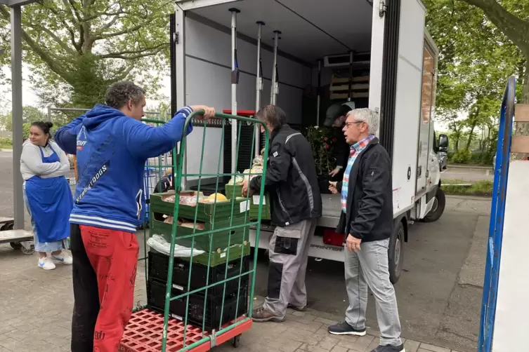 Die vier Tansporter der Tafel fahren bis zu 60.000 Kilometer im Jahr.