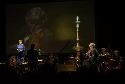 Die Schlussarie aus Händels „Il Trionfo“ mit George Petrou am Pult. Links Anna Dennis, Violine spielt Elizabeth Blumenstock.