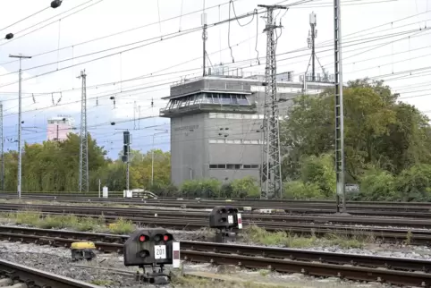 Im Stellwerk Ludwigshafen ist das Personal knapp.