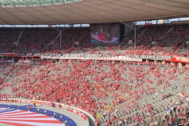 Die FCK-Fans werden die Kurve in Rot tauchen.