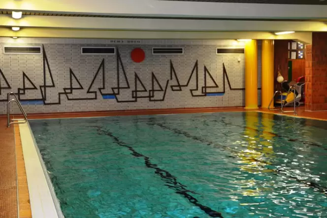 Im Schwimmbad der Hauensteiner Marienschule bietet die DLRG Schwimmkurse an.