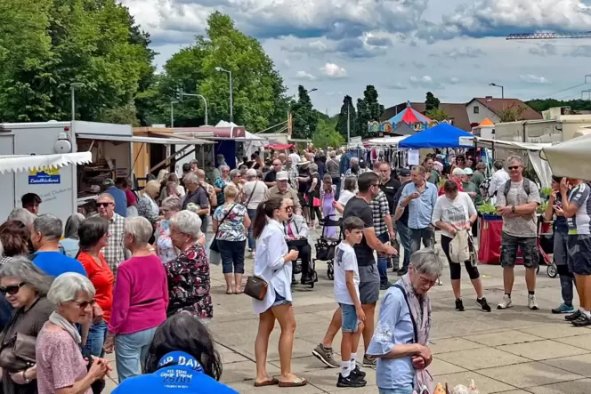 Großes Angebot, etliche Besucher und viel Sonnenschein – beim Bauernmarkt in Weilerbach passte fast alles.
