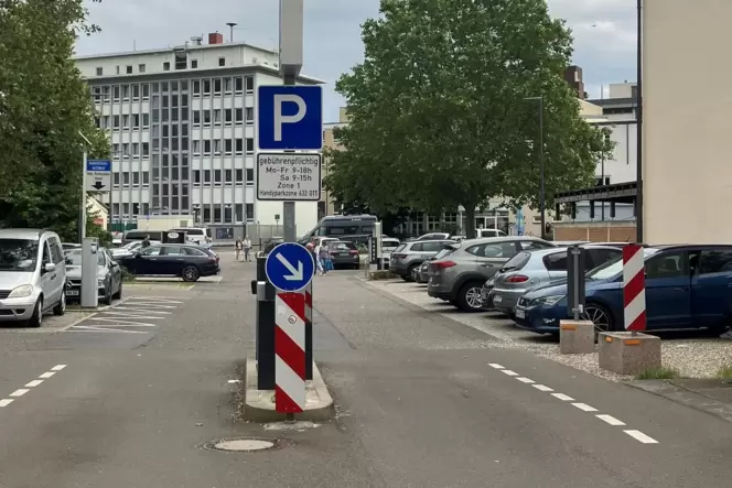 Der Parkplatz in der Friedrichstraße ist nicht fürs Bewohnerparken freigegeben.