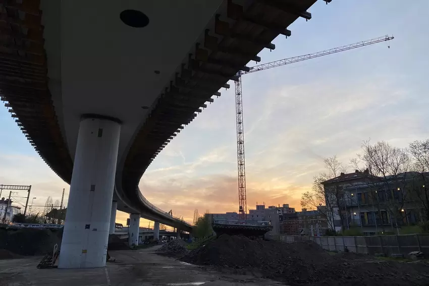 Auch die Weiße Hochstraße, die sich an die Lücke anschließt, wird saniert.