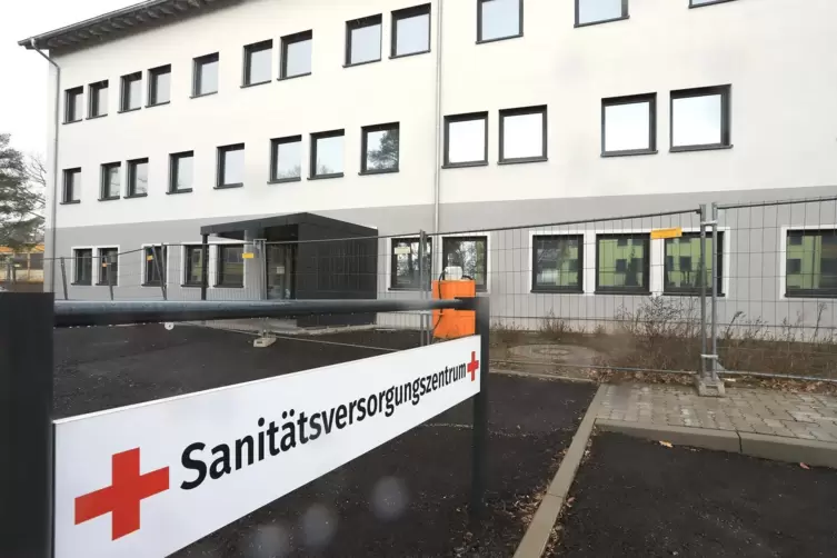 Wartet seit Jahren auf seine Endabnahme: das neue Sanit&auml;tsversorgungszentrum.