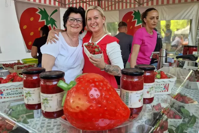 Erntefrisch und saftig oder auch in Form von Konfitüre: Die Erdbeere steht im Mittelpunkt des Markts in Herxheim.