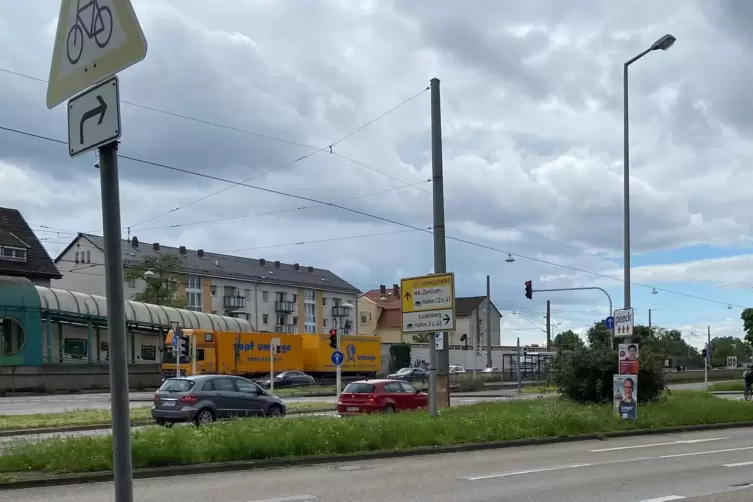 Die stark befahrene B44 teilt Luzenberg in einen westlichen und einen &ouml;stlichen Teil.