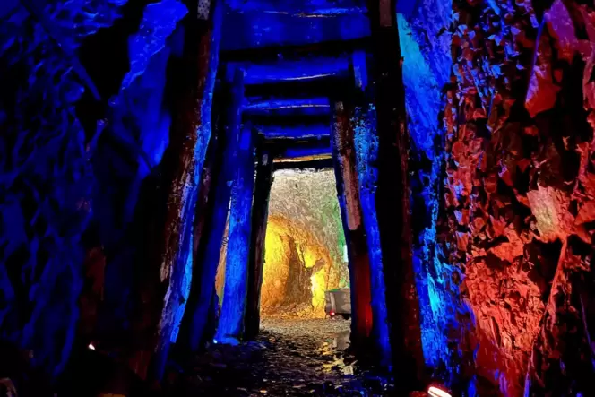 Für Besucher illuminiert: die Grube Maria in Imsbach.