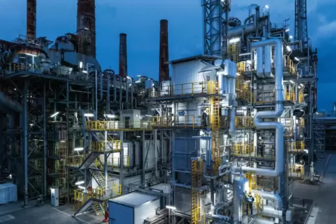 Weg vom Gas: Die BASF hat im April die weltweit erste Anlage für elektrisch beheizbare Steamcracker-Öfen eingeweiht, 