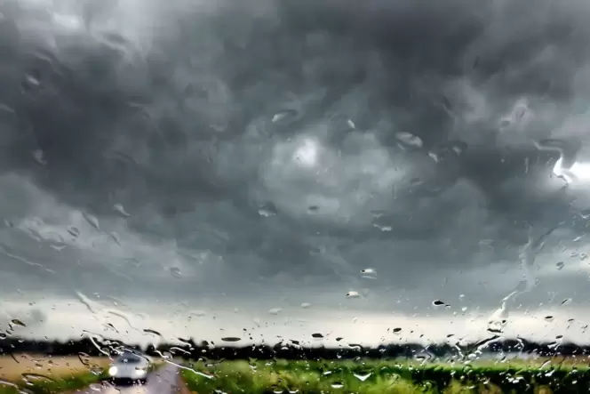 Autofahren bei Unwetter und Sturm