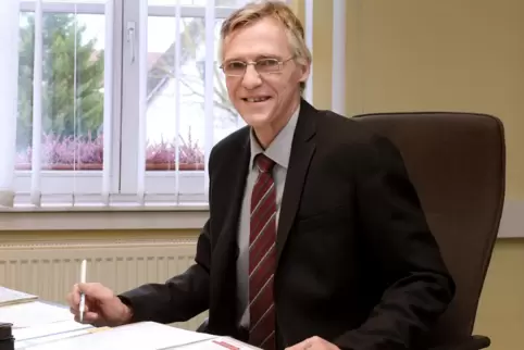 War Beigeordneter der Verbandsgemeinde Römerberg-Dudenhofen: Harald Flörchinger. 