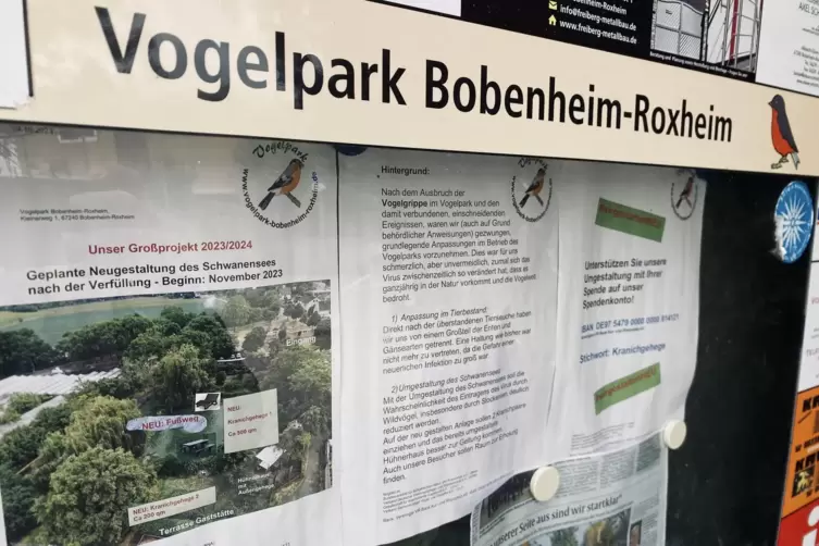 Ein Aushang im Schaukasten erkl&auml;rt Besuchern die Umgestaltungsarbeiten. 