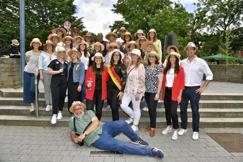 Club der Ehemaligen: Marktmeister Klaus Junski und OB Nicolas Meyer im Kreis früherer Stadtrepräsentantinnen.