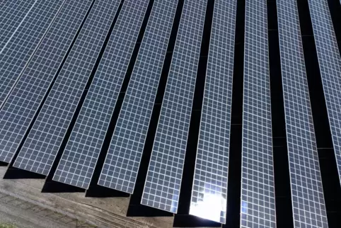 Eine Photovoltaik-Freiflächenanlage soll „Am Wachholderberg“ gebaut werden. 