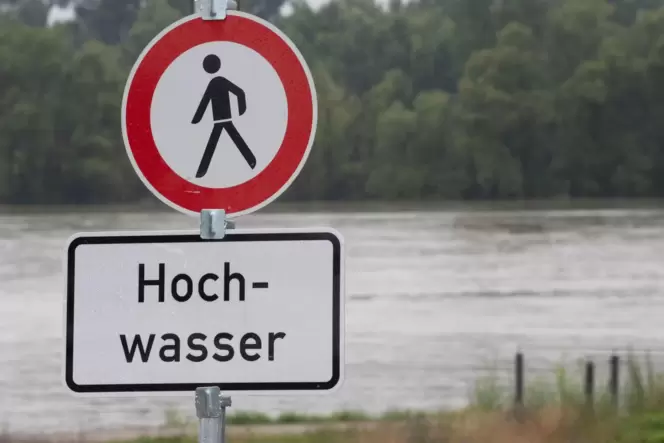 Der Pegelstand des Rheins wird am Sonntag voraussichtlich die kritische Höhe von 6,50 Metern überschreiten.