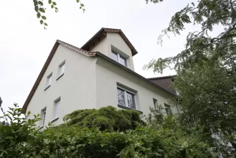 Wieder hergestellt: Auch mit Geld aus eigenen Rücklagen hat die Familie inzwischen das Haus saniert. Die Schadenregulierung ist 